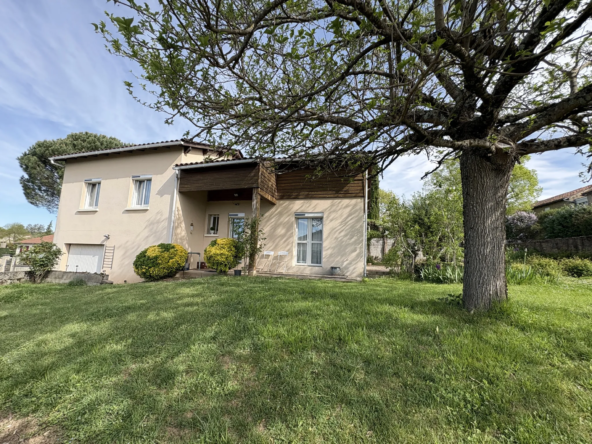 À Vendre Maison Lumineuse avec Vue Dégagée à Figeac