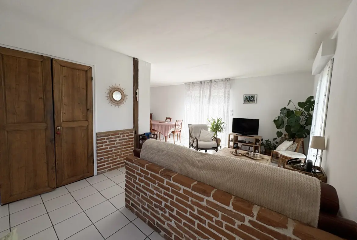 À Vendre Maison Lumineuse avec Vue Dégagée à Figeac 