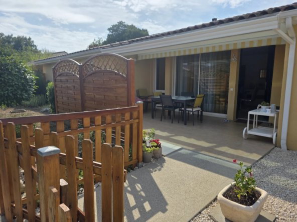 Appartement T3 de 90 m² avec parking et piscine à Ruoms dans résidence sécurisée