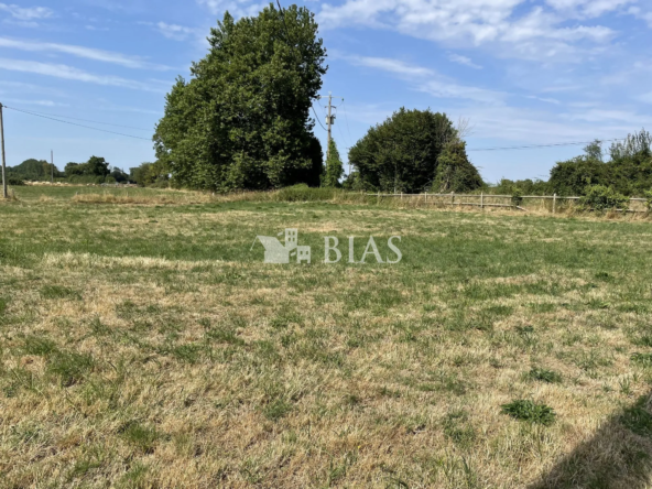 Terrain constructible de 1014 m² à Equemauville, à 5 minutes de Honfleur