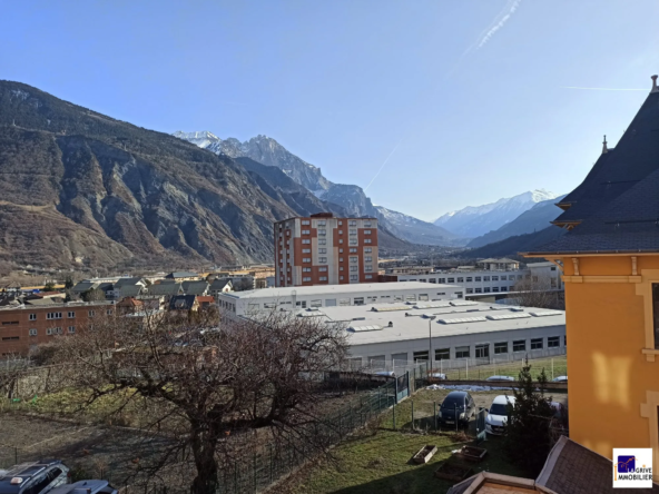 Appartement T3 avec cave et garage à Saint-Jean-de-Maurienne – Investissez dans un bien en centre-ville