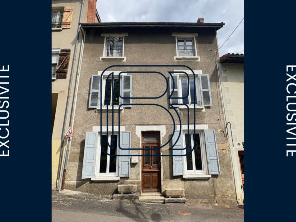 Maison de caractère à rénover avec terrasse ensoleillée à Courpière
