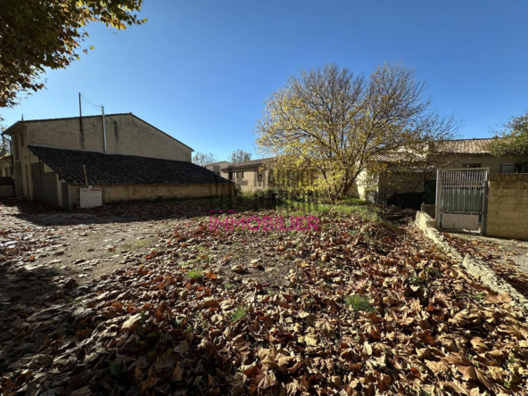 Terrain constructible de 194m² à Malemort du Comtat à proximité du centre-ville