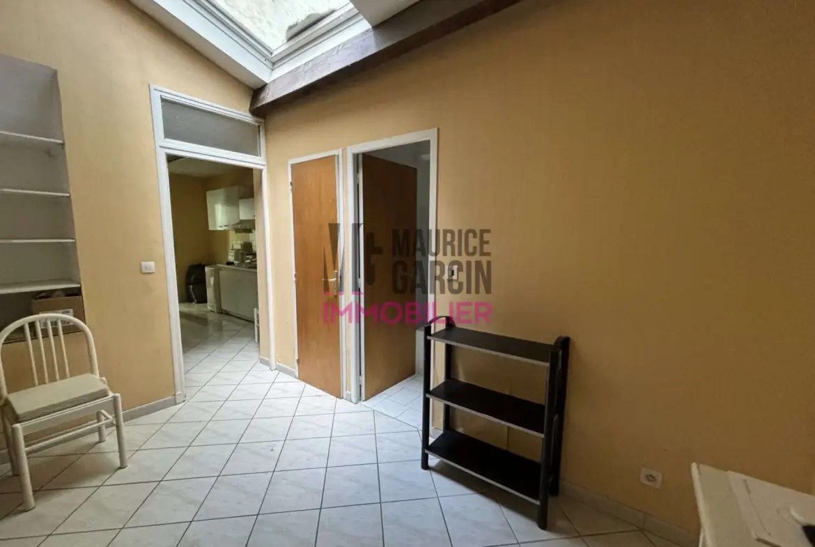 Immeuble à vendre avec salon de coiffure et appartements à Orange 