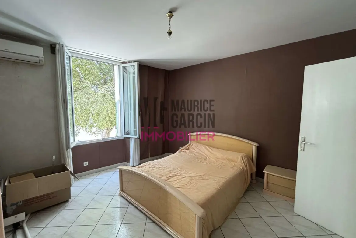 Immeuble à vendre avec salon de coiffure et appartements à Orange 