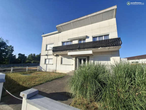 façade avant Immeuble de rapport avec commerce, appartements rénovés à Montluçon (03)
