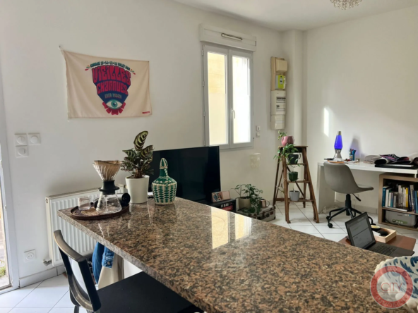 Appartement T2 à Bordeaux dans un immeuble en pierre avec garage en option