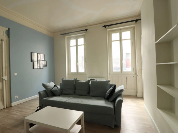 Appartement T1 rénové et meublé avec mezzanine à Bordeaux Sainte-Croix