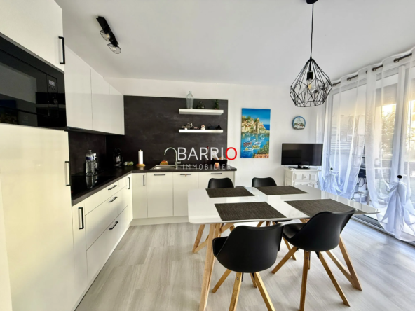Appartement T2 rénové avec place de parking au port de Saint-Cyprien