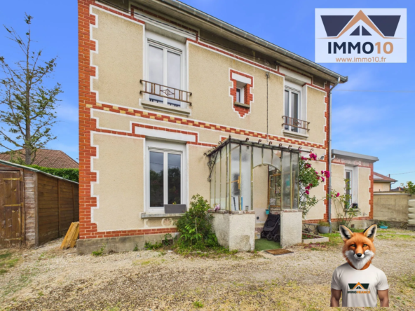 Belle maison des années 30 avec terrain de 911 m² à Saint-Julien-les-Villas
