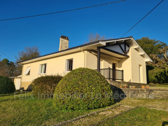 Maison de plain-pied à Sarlat-la-Canéda avec 3 chambres et terrain clos