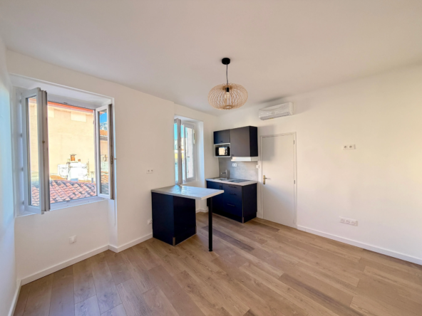 Appartement T2 rénové avec vue sur le Vieux-Port à Marseille
