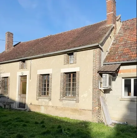 Maison de caractère à rénover de 105 m² avec grand terrain à Villiers-Vineux