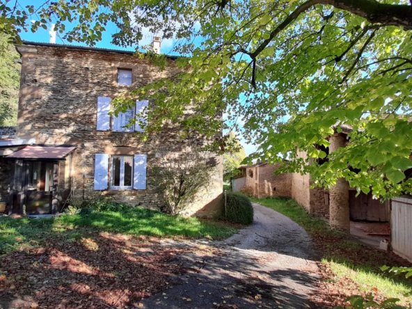 Bâtisse en pierre à rénover de 198 m² à Saint-Martin-d'Août