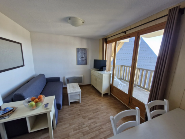 Lot de 2 appartements meublés avec garages à Besse-et-Saint-Anastaise, idéal pour investissement