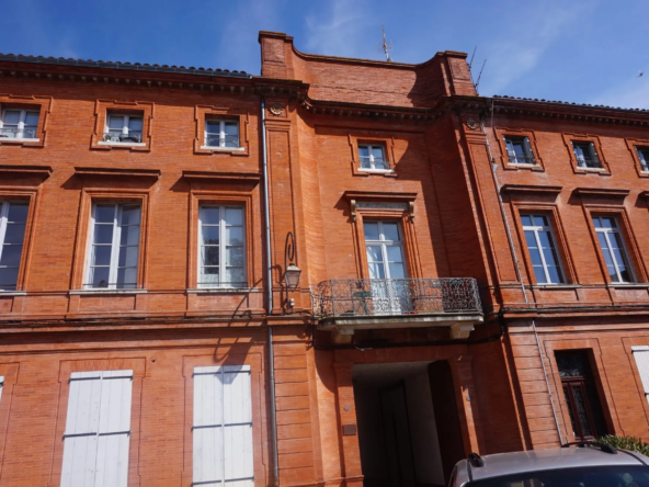 hôtel particulier T1Bis à Vendre à Auterive - Appartement Lumineux et Rénové en Centre-ville