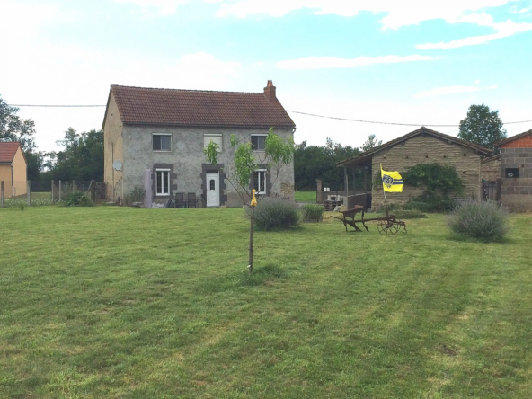 Maison de charme de 100 m² à Saint-Clément-de-Régnat avec terrasse et 3 chambres
