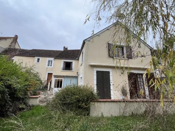Magnifique maison ancienne à rénover à Treigny, Bourgogne, avec potentiel et jardin