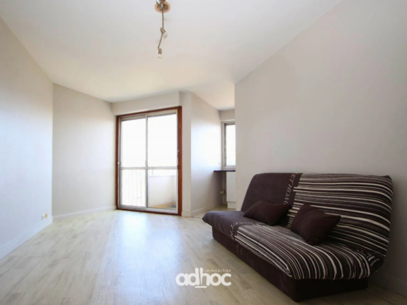 Studio à Orléans avec balcon, parking, proche faculté - Investissement locatif