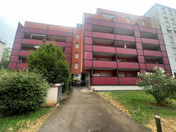 Appartement T2 avec terrasse et vue dégagée à Vénissieux - Opportunité à ne pas manquer