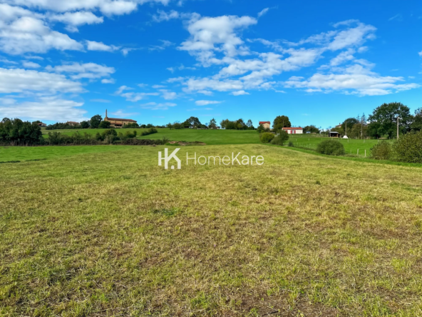 Terrain constructible à Éoux de 7 570 m² avec permis accepté dans un cadre calme