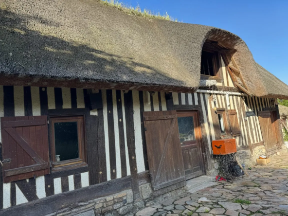 Longère normande au toit de chaume à vendre à Ablon, proche Honfleur