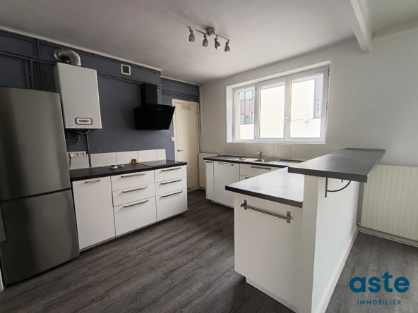 cuisine aménagée Appartement lumineux T3 à Brest, idéal emplacement Saint-Michel, proche tram et universités