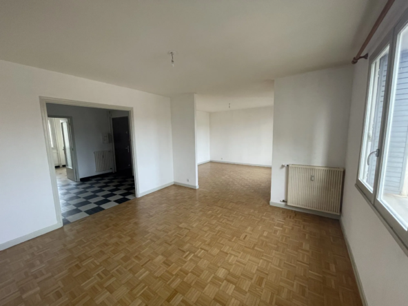 Appartement T5 à vendre à Romans-sur-Isère avec balcons, garage et cave