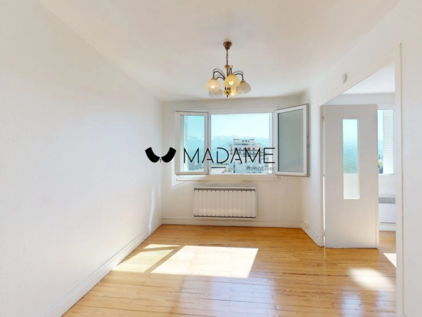 Appartement T2 rénové avec vue panoramique à Grenoble — Opportunité investissement
