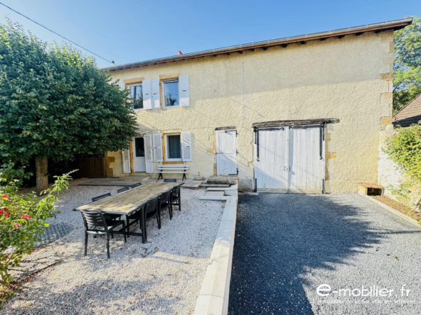 Belle maison de campagne en pierre avec dépendances à Iguerande