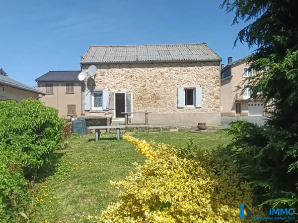 Maison en pierre à rénover avec jardin, garage à Lasfaillades 81260