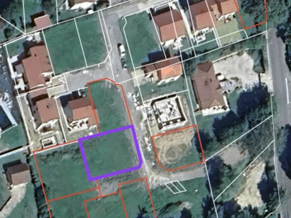 Terrain constructible de 400m² à Saint-Paul-de-Varax, centre village