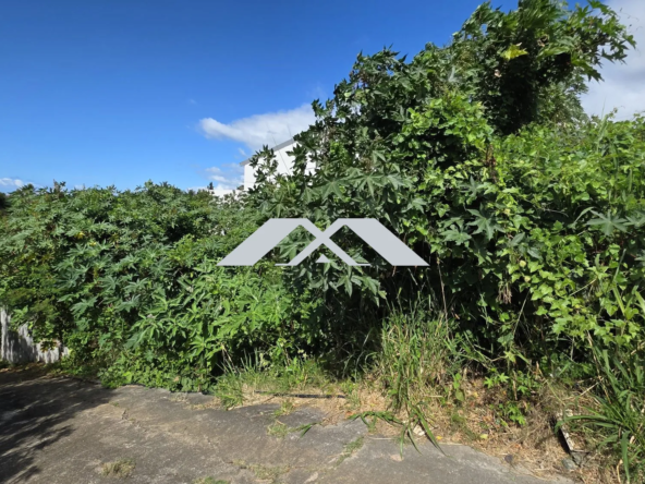 Terrain prêt à construire de 329 m² à Sainte-Suzanne avec permis validé