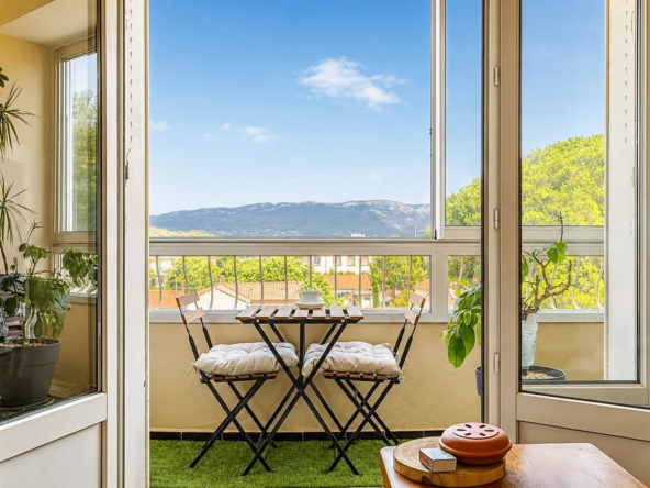 Appartement T3 avec balcon et vue dégagée à La Seyne-sur-Mer