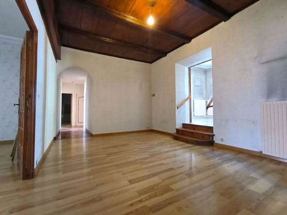 À vendre : Grand appartement ancien avec balcon, cave et grenier au centre du Puy-en-Velay