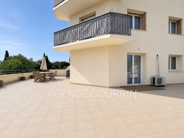 Appartement d'angle de 51 m² avec terrasse à Saint-Jacques, parfait pour achat premier