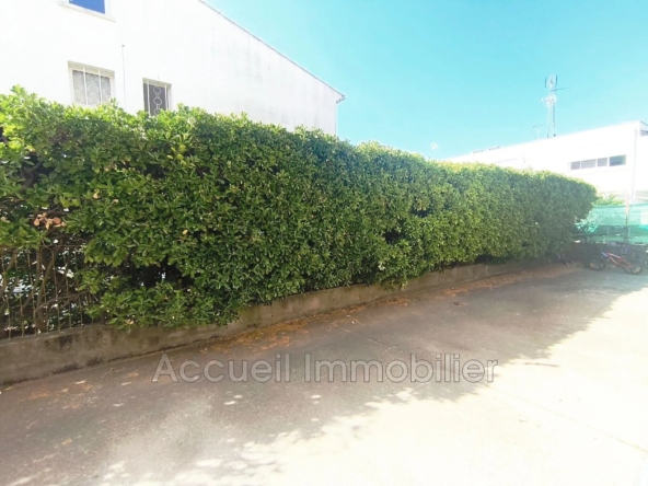 Appartement en rez-de-jardin avec terrasse et parking à Le Grau du Roi