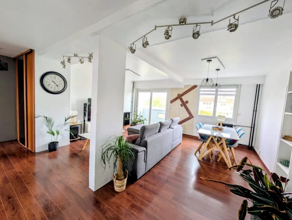 Appartement 75 m² avec loggia, garage et cave à Dijon Drapeau 