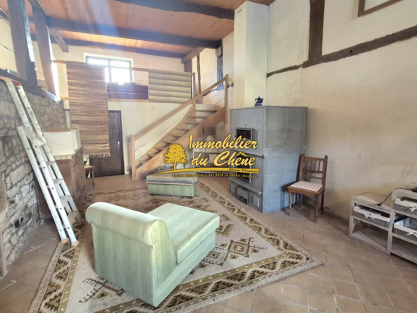 A vendre ferme en pierre de 140 m2 à Saint Bresson, terrain de 24 ares