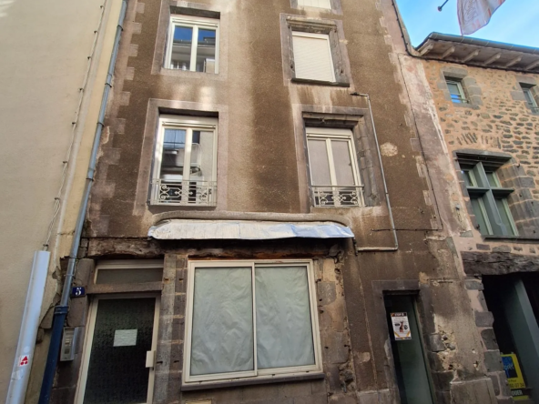 Investissement immobilier à Saint-Flour avec revenus locatifs immédiats