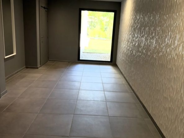 Appartement 3 pièces avec grande terrasse et parking couvert à Avignon