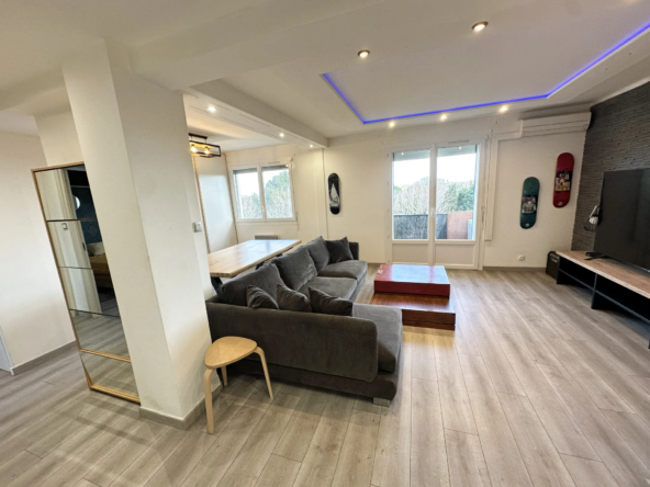 Charmant appartement rénové de type 3 ou 4 avec balcon à Nîmes