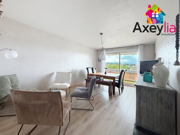 Appartement T2 rénové avec terrasse et parking privé à Roanne - secteur Leclerc