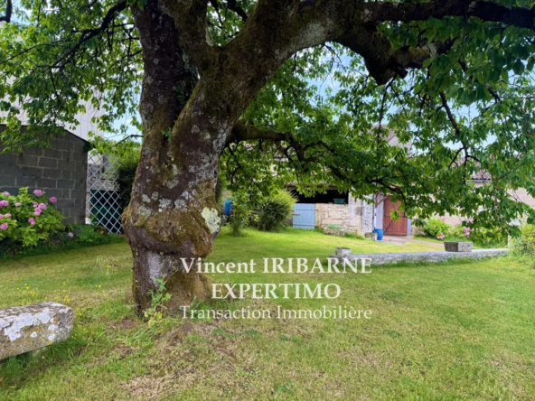Maison Charentaise avec 3 Chambres, Garage et Grand Terrain à Ecurat