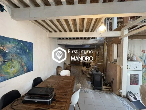 Ancienne grange en pierre à rénover à Estagel avec terrain et potentiel exceptionnel