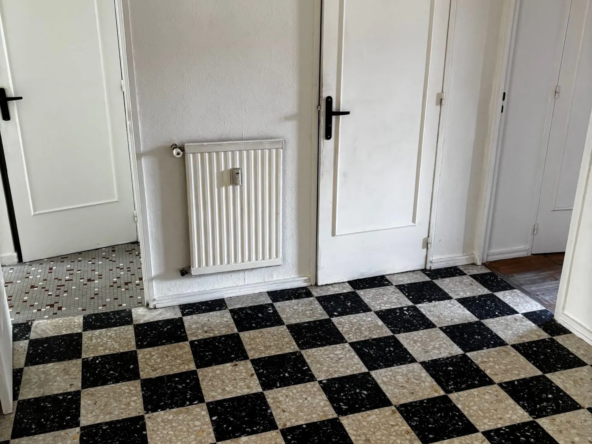 Appartement F3 lumineux avec cave et garage à Saint-Étienne - Square Amouroux