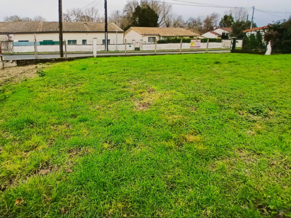 Terrain à bâtir de 434 m² à Meschers-sur-Gironde, proche de la mer