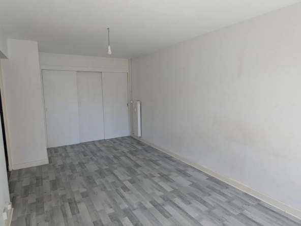 Appartement T2 avec balcon, garage et cave à Dijon, secteur Bourroches / Eiffel