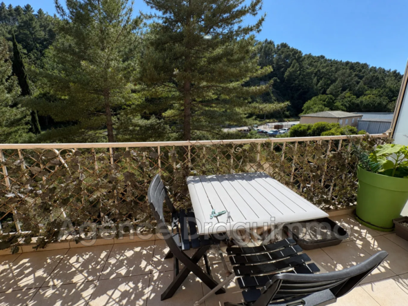 À vendre appartement lumineux de 65 m² à Trans-en-Provence en dernier étage