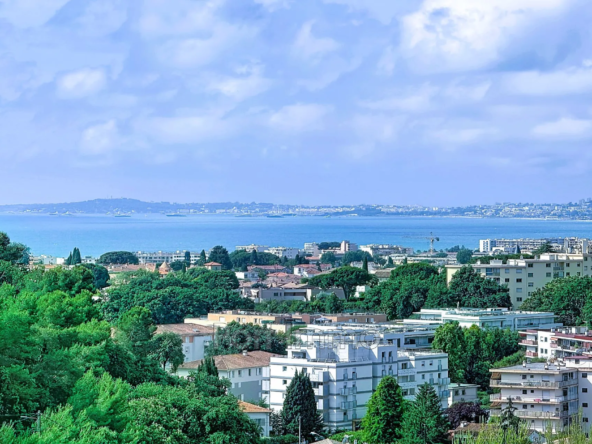 A vendre appartement 2 pièces avec terrasse, piscine et vue mer à Cagnes-sur-Mer